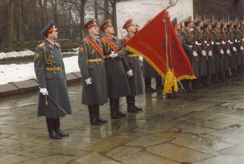 Берлинский гсвг. ЗГВ Германия Берлинская бригада. Бурлаков Матвей Прокопьевич генерал-полковник. Рота почетного караула Советской армии. ГСВГ рота почетного караула.